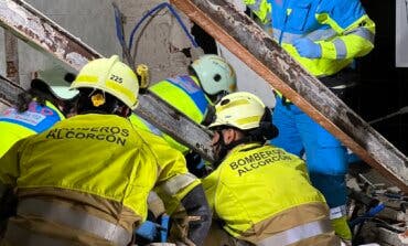 Dos trabajadores heridos al derrumbarse un techo del edificio que estaban rehabilitando en Alcorcón