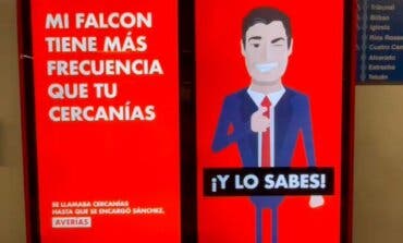 Aparecen carteles contra Sánchez en el Metro de Madrid: «Yo en mi Falcon. Tú en mi Cercanías»