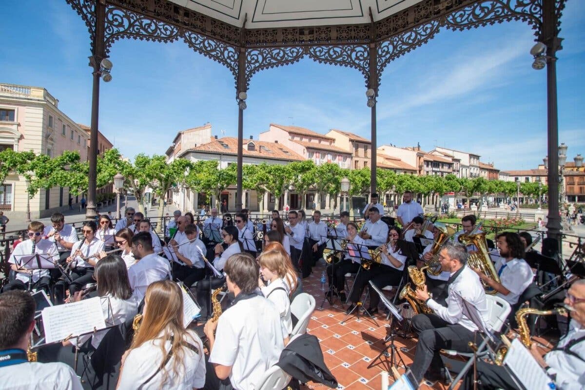 Alcalá de Henares: Arranca el ciclo «Música en el Kiosco» en la Plaza de Cervantes