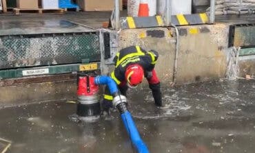 La Bomberos realizan una veintena de intervenciones por la lluvia en Alcalá de Henares