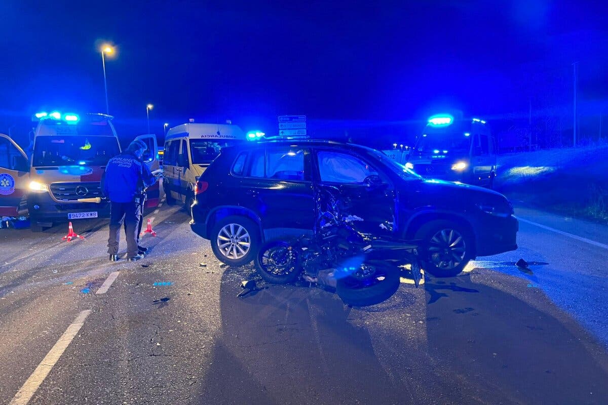 Herido grave un motorista de 31 años tras colisionar con un coche en Madrid