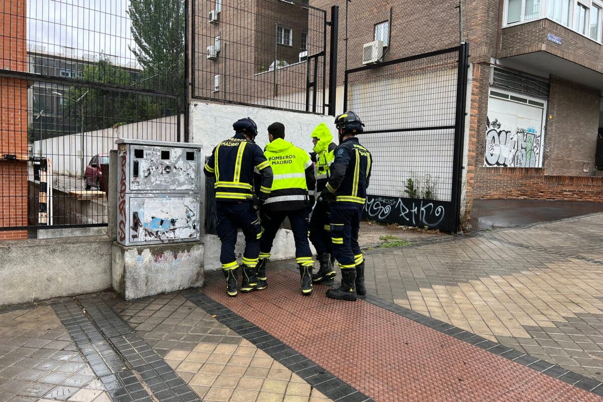 Tres operarios electrocutados en un instituto de Madrid