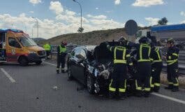 Cuatro heridos al embestir un coche a otro parado en la M-50