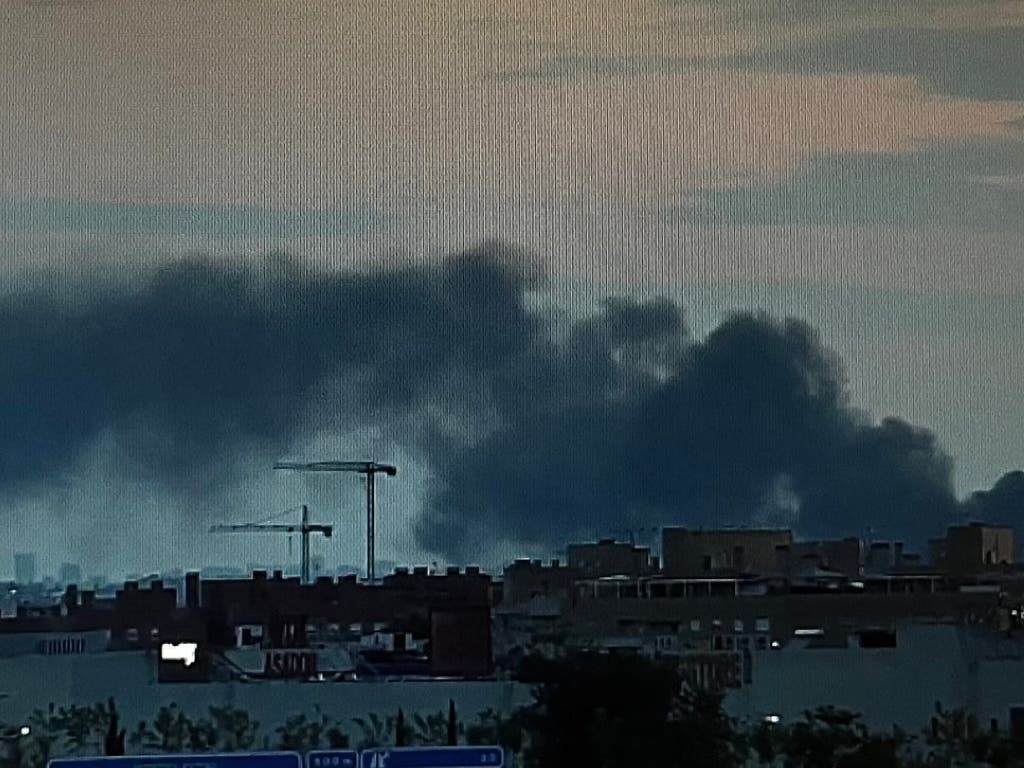 Un simulacro en la base aérea de Torrejón de Ardoz genera una gran columna de humo