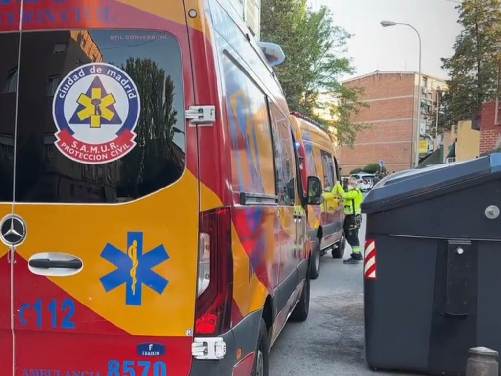 Buscan a un hombre por apuñalar a otro en Madrid durante una disputa por una deuda