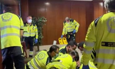Madrid: Vecinos salvan la vida a un hombre en parada por un posible atragantamiento