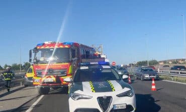 Greve una mujer en un accidente entre dos turismos en la A-5