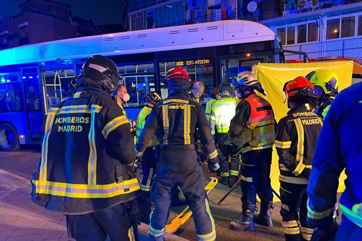 Herido grave un hombre de 50 años tras ser atropellado por un autobús de la EMT