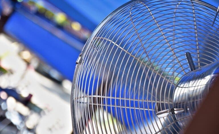 Alcalá de Henares: 100 ventiladores y 4.000 botellas de agua para el 23J