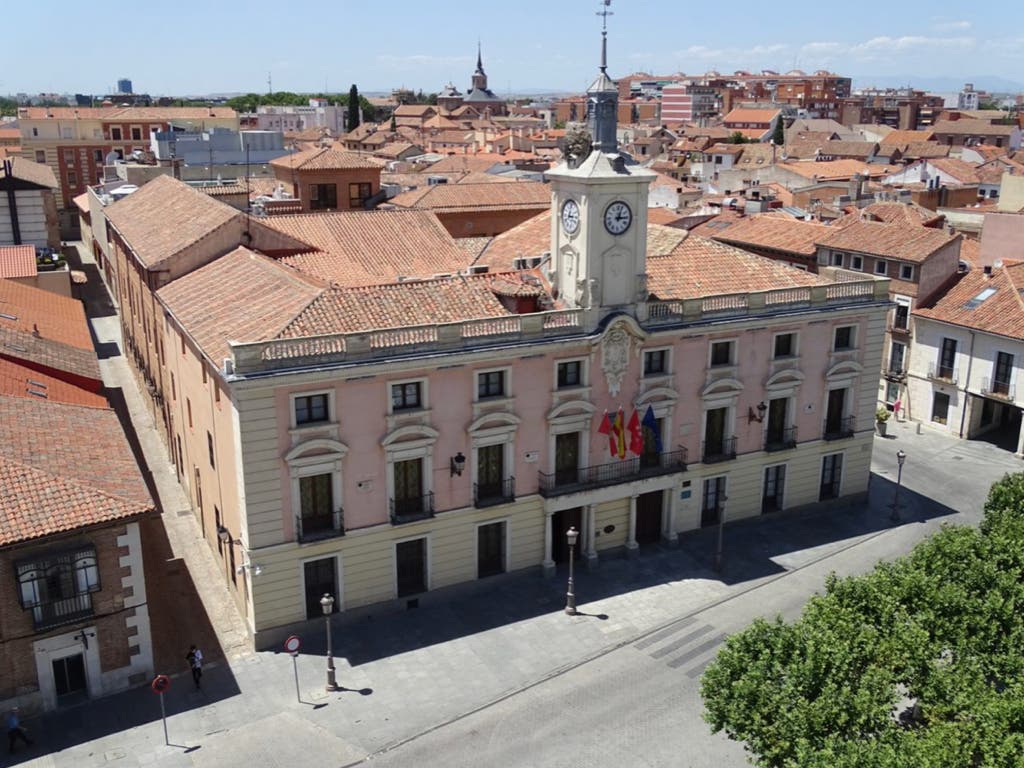El Gobierno de Alcalá de Henares celebra el primer acuerdo con los sindicatos con representación municipal