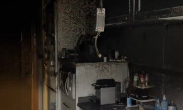 Tres intoxicados en el incendio de una vivienda en Coslada