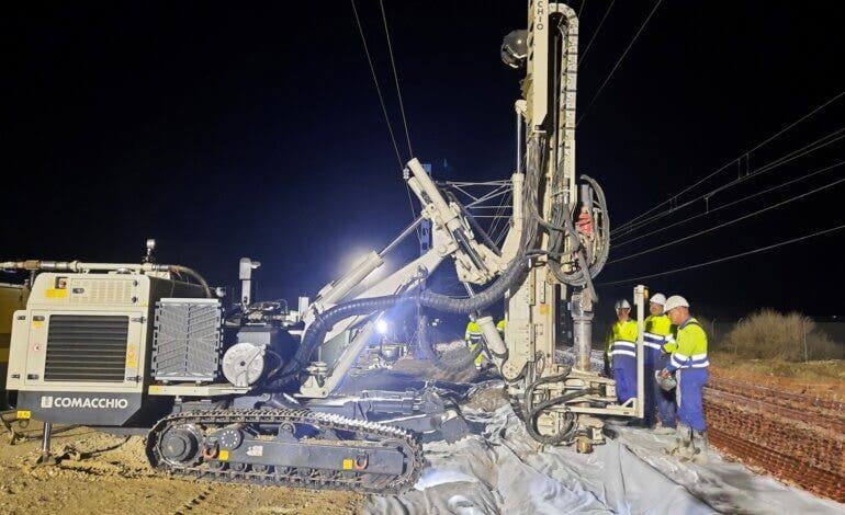 Adif lleva a cabo trabajos nocturnos de mantenimiento de la infraestructura ferroviaria en el Corredor del Henares 