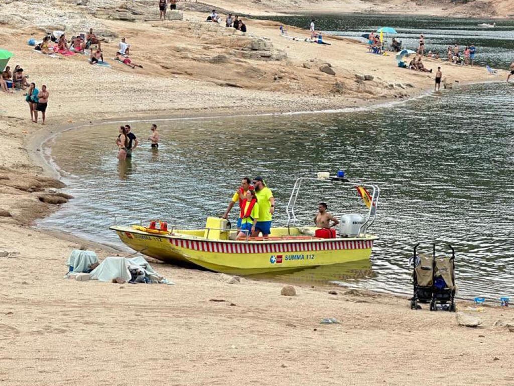 Rescatan a una mujer herida tras caer por una ladera en el pantano de San Juan 