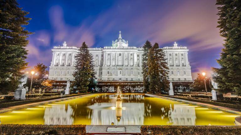 Madrid pide al Gobierno central ampliar el horario de iluminación de edificios emblemáticos y museos