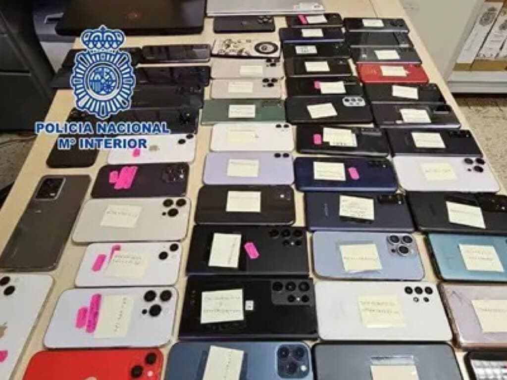 Detenido en Vallecas por la sustracción de 50 móviles y dos ordenadores portátiles