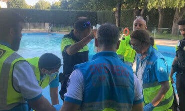 En estado crítico un joven de 34 años tras ahogarse en una piscina de Collado Villalba