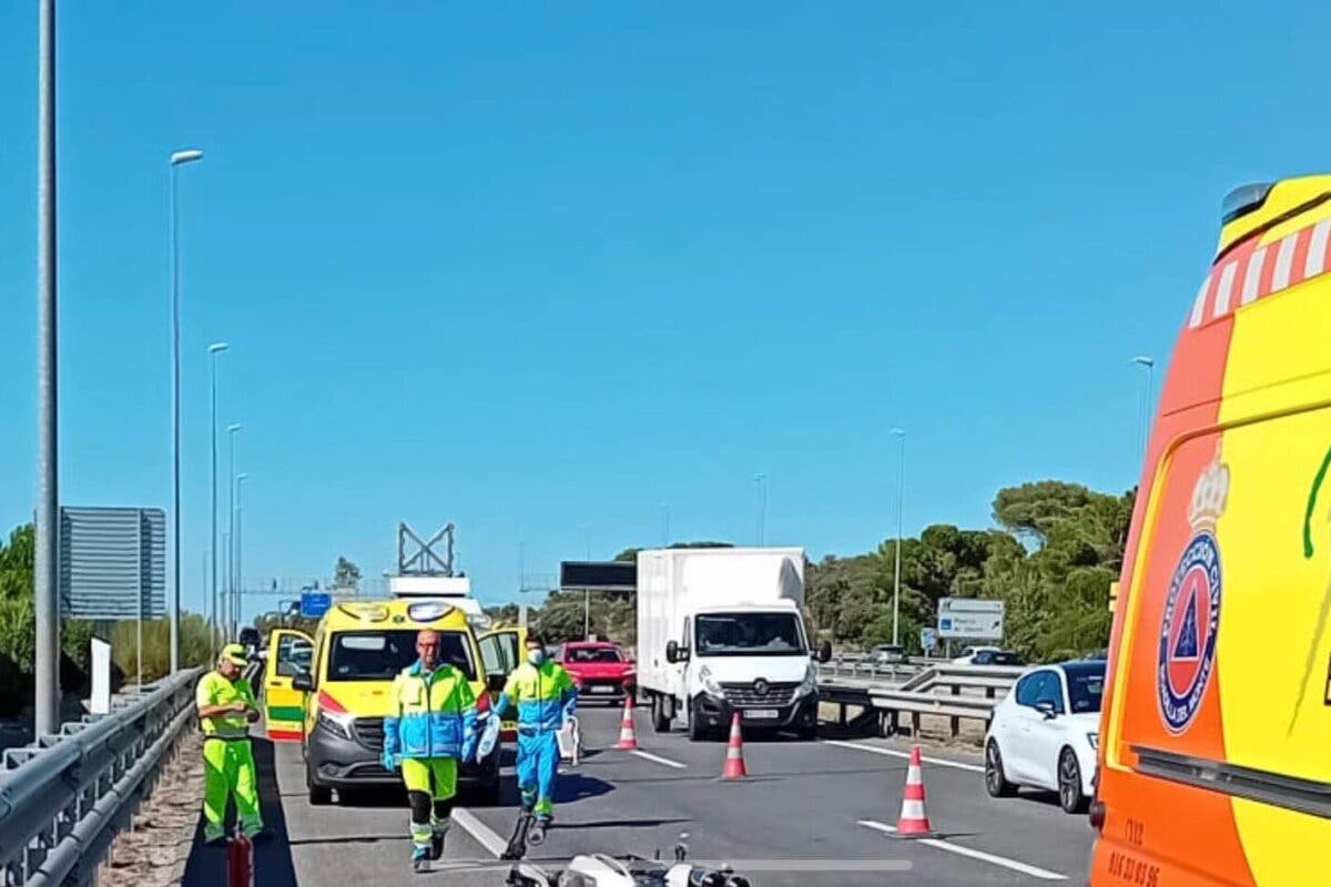 Heridos graves un hombre y una mujer en un accidente de moto en la M-50