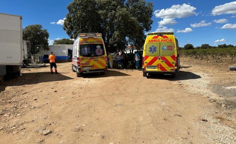 Muere un hombre de 35 años aplastado por la cabina de un camión que estaba reparando en Villa del Prado