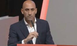 Rubiales finalmente no dimite y dice que el beso fue «consentido» 
