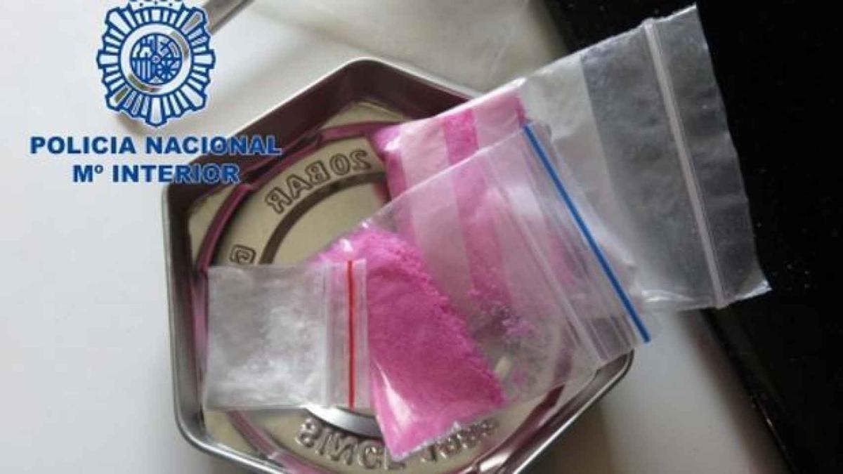 Detenidos cuatro jóvenes en Vallecas con cinco bolsas de cocaína rosa 