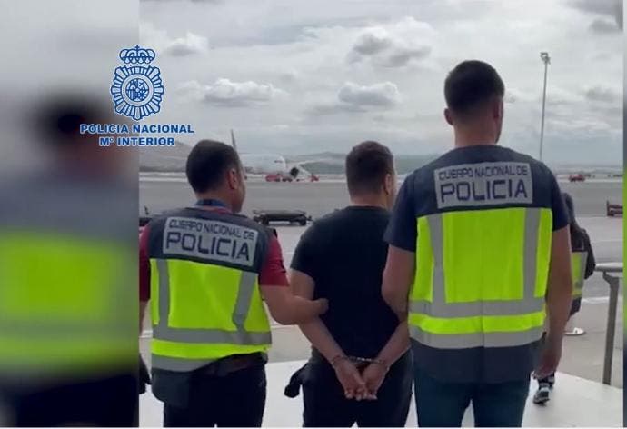 Desmantelada una organización que habría introducido unos 1.000 inmigrantes en España por Barajas
