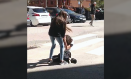 Brutal agresión de una menor a otra a la salida del colegio en San Blas