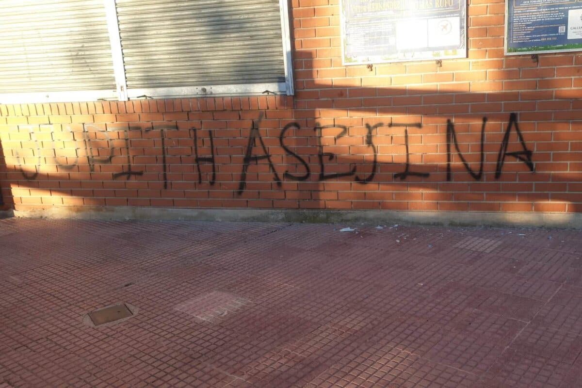 Aparecen pintadas contra la alcaldesa en la Plaza de Toros de Alcalá de Henares