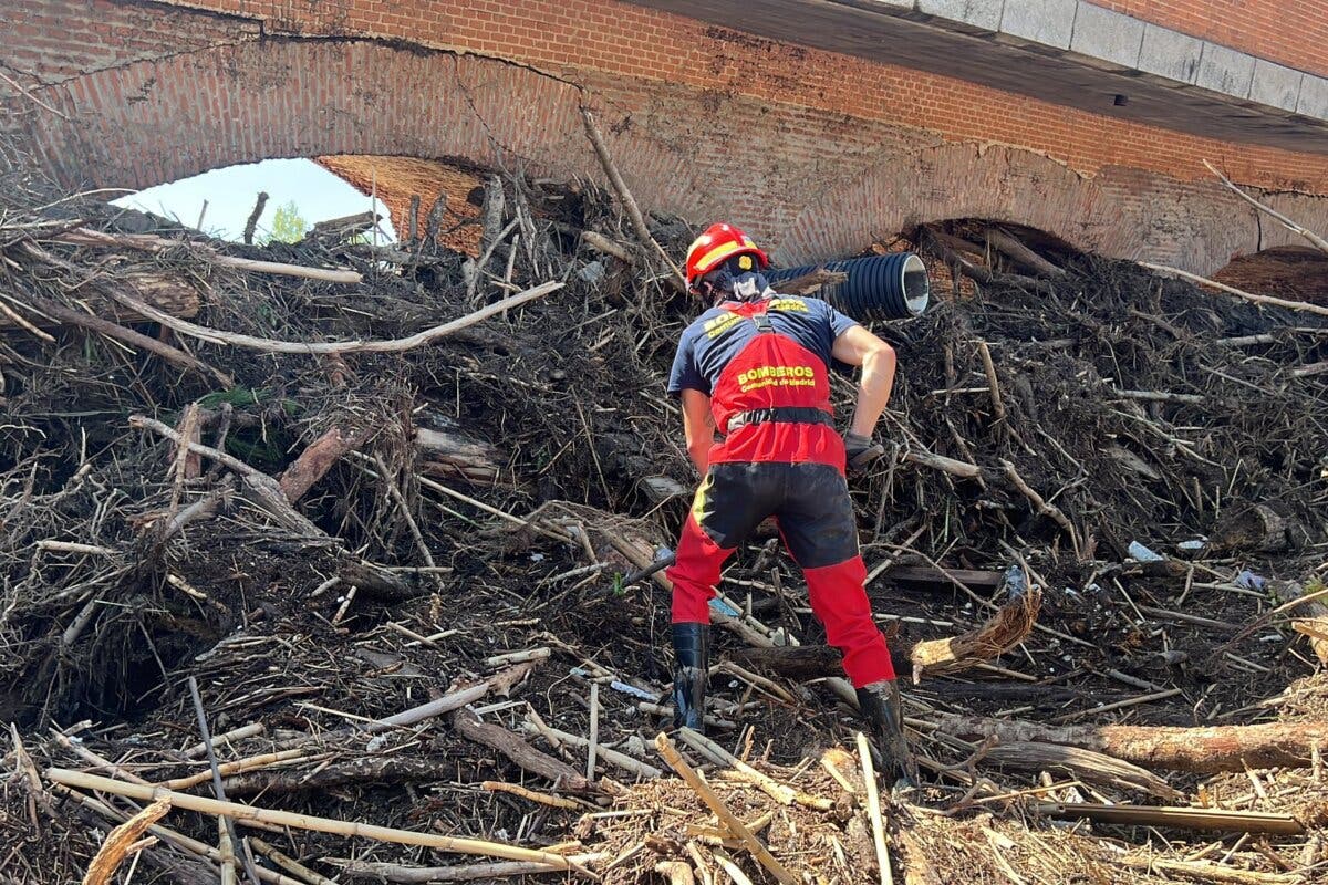 El dispositivo de búsqueda de los desaparecidos por la DANA se retoma este jueves con la ayuda de maquinaria pesada