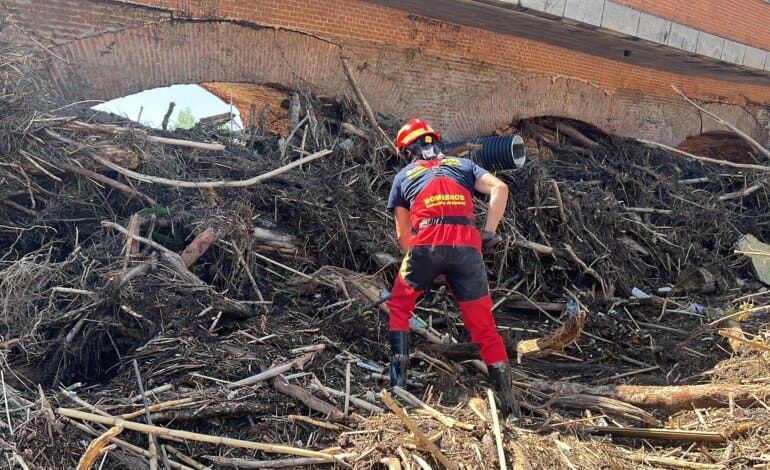 El dispositivo de búsqueda de los desaparecidos por la DANA se retoma este jueves con la ayuda de maquinaria pesada