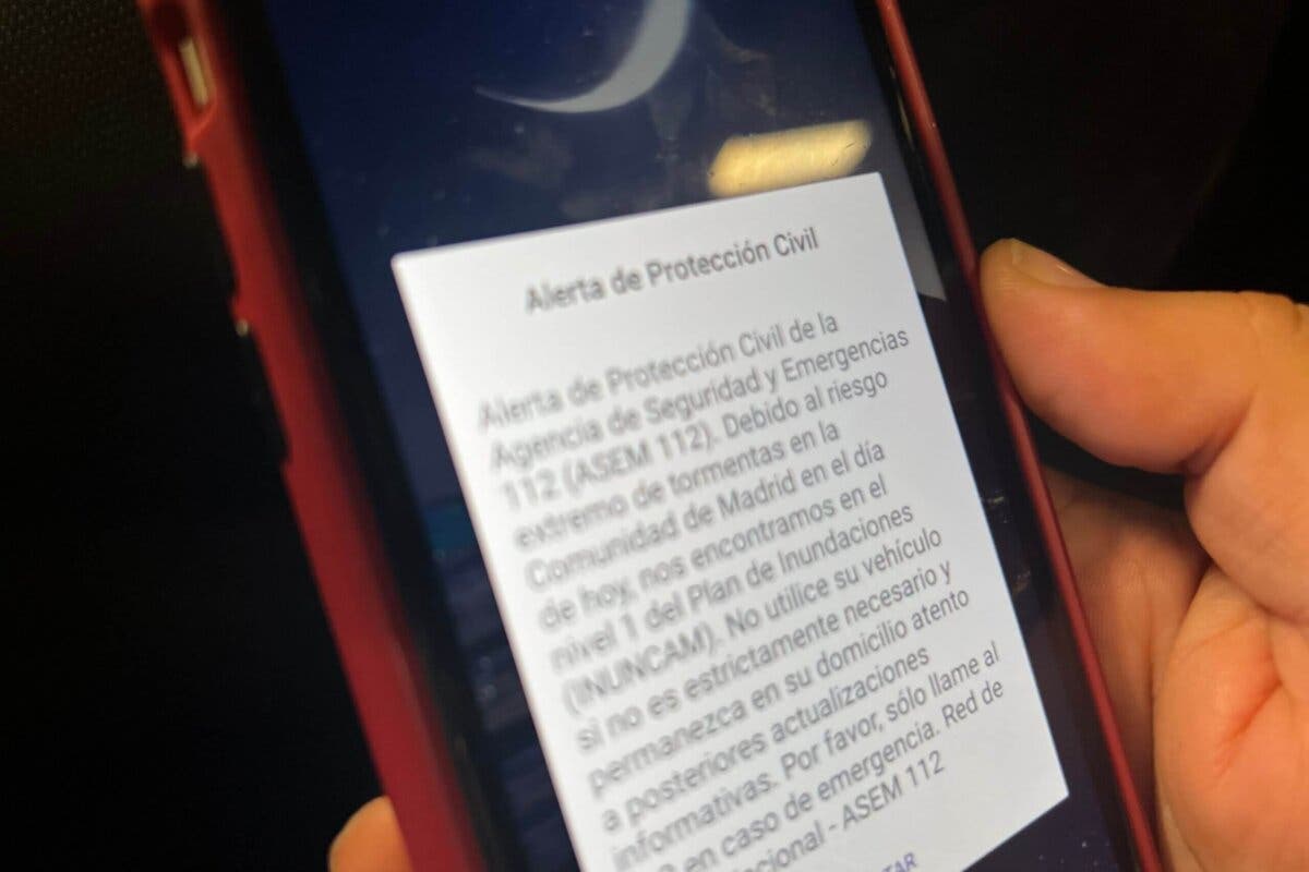 Todos los teléfonos ubicados en la Comunidad de Madrid reciben un mensaje de alerta por la tormenta