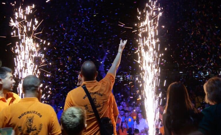 Recta final de las Fiestas de Alovera con el Desfile de Carrozas, sueltas de reses y un espectáculo piromusical 