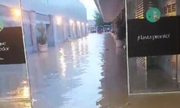 Torrejón: La tormenta inunda Parque Corredor y obliga a cerrar gran parte del centro comercial