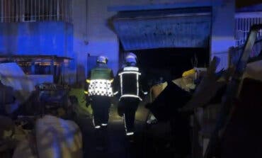 Incendio en una nave semiabandonada en Torrejón de Ardoz  con 11 personas dentro, que han resultado ilesas