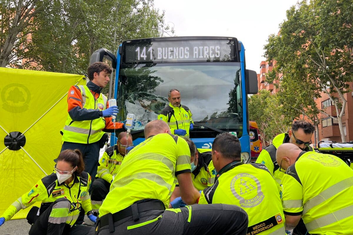 Muy grave un hombre de 62 años tras ser atropellado por un autobús de la EMT en Puente de Vallecas
