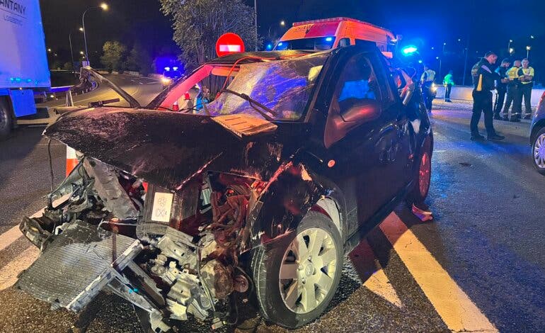 Muy grave un hombre de 40 años tras salir despedido de su coche en un accidente en la A-3