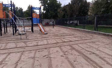 Alcalá de Henares pone en marcha un nuevo plan de cribado de la arena de las áreas de juego infantiles