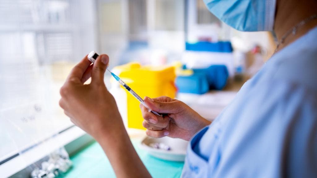 La Comunidad de Madrid iniciará la vacunación de gripe y covid el 16 de octubre