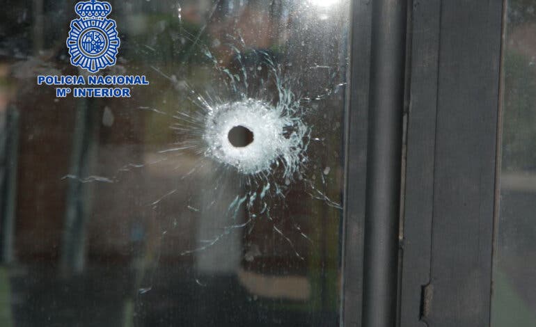 El pistolero de Alcalá de Henares: más de 60 antecedentes y un mantón de Manila