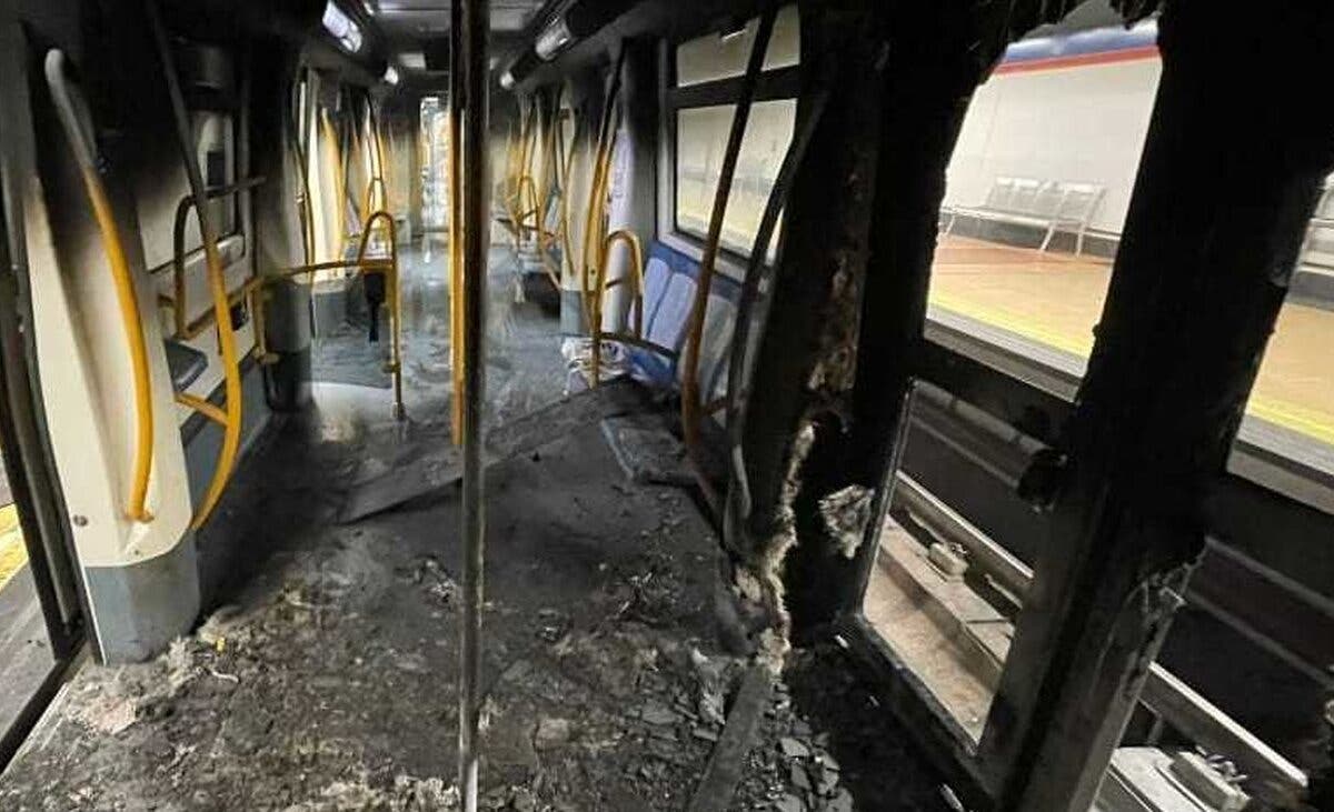 Metro de Madrid estudia prohibir la entrada de patinetes eléctricos tras la explosión que destrozó un vagón de la línea 2