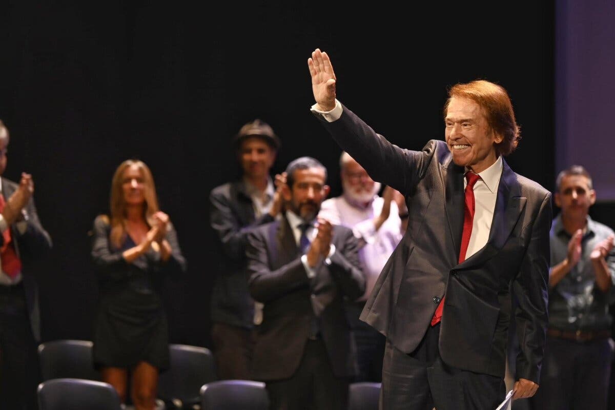 Raphael, premiado en Alcalá de Henares: «Nos volveremos a ver porque me hace feliz estrechar lazos con esta ciudad»