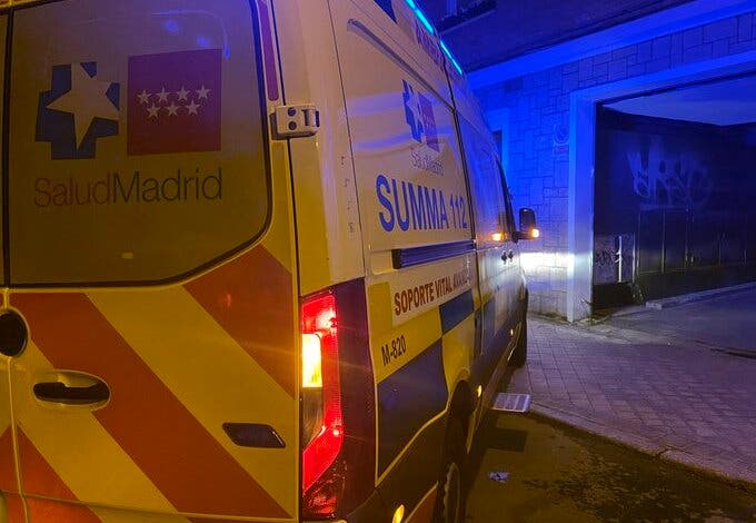 Muere un hombre al precipitarse desde una altura de tres pisos en Madrid