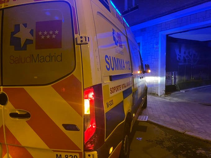 Muere un hombre al precipitarse desde una altura de tres pisos en Madrid