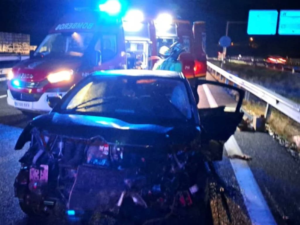 Rescatan a una persona atrapada tras un accidente en la A-2