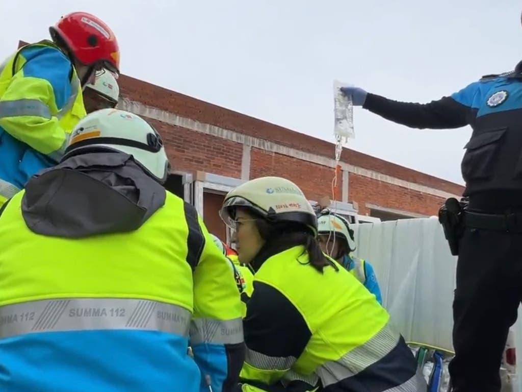 Muy grave un gruista al caerle encima el material de obra que transportaba en Alcorcón