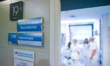 La Comunidad de Madrid ultima el nuevo servicio de prótesis dentales gratuitas para mayores de 80 años