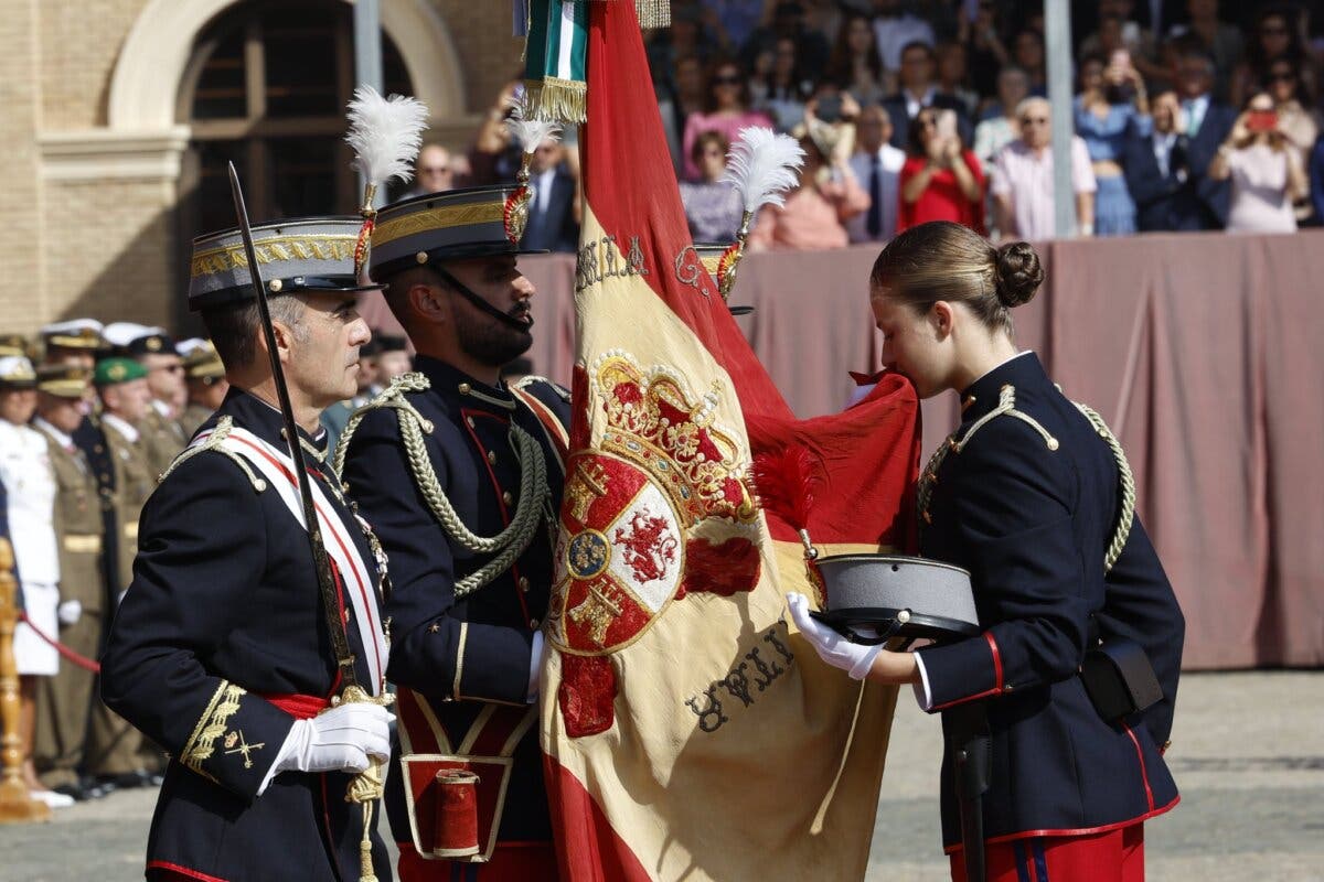 La princesa Leonor jura bandera y promete dar su vida por España