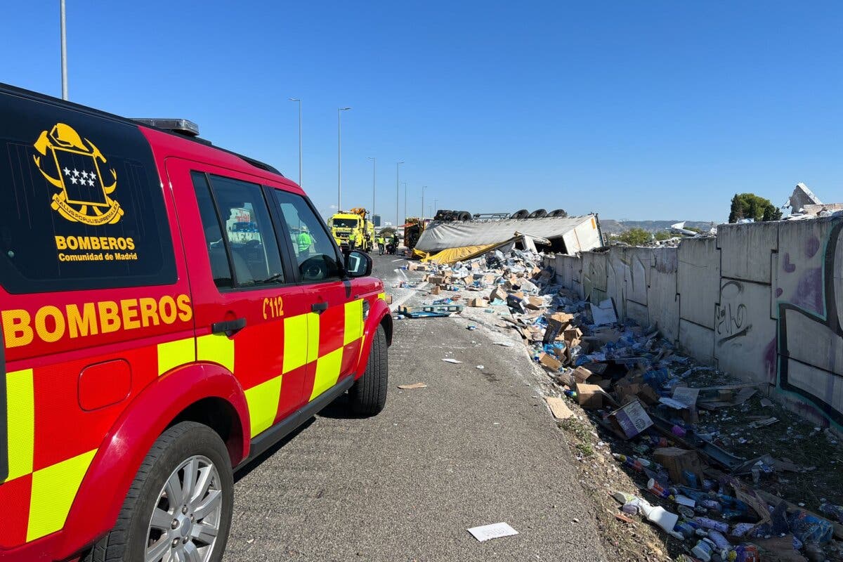 Importante atasco en la A-2 tras volcar un camión en Alcalá de Henares
