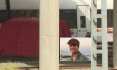 Una cámara grabó a Álvaro Prieto subido al techo del tren donde se electrocutó al agarrarse a la catenaria