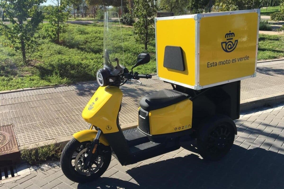 Correos estrena motos en Torrejón de Ardoz