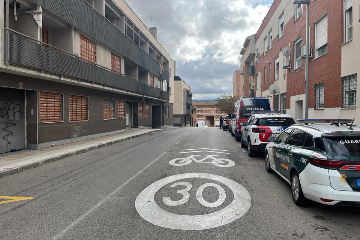 El Ayuntamiento de Azuqueca comienza a actuar en los edificios okupados de la calle Navarrosa